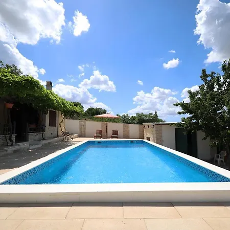 Korlat Country house
