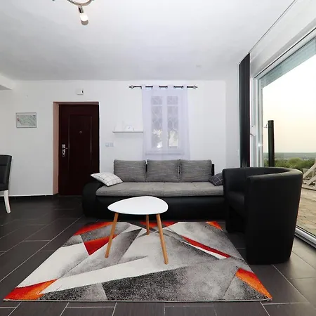 Korlat Country house *