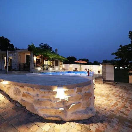 Korlat Hétvégi ház