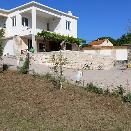 Korlat * Benkovac