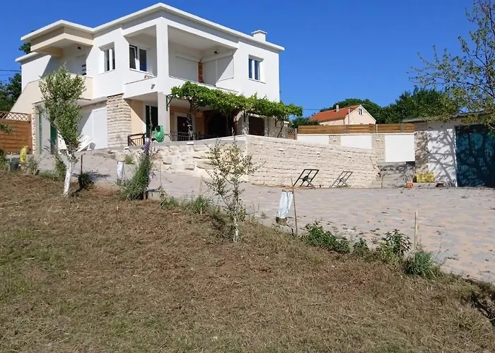 Korlat * Benkovac